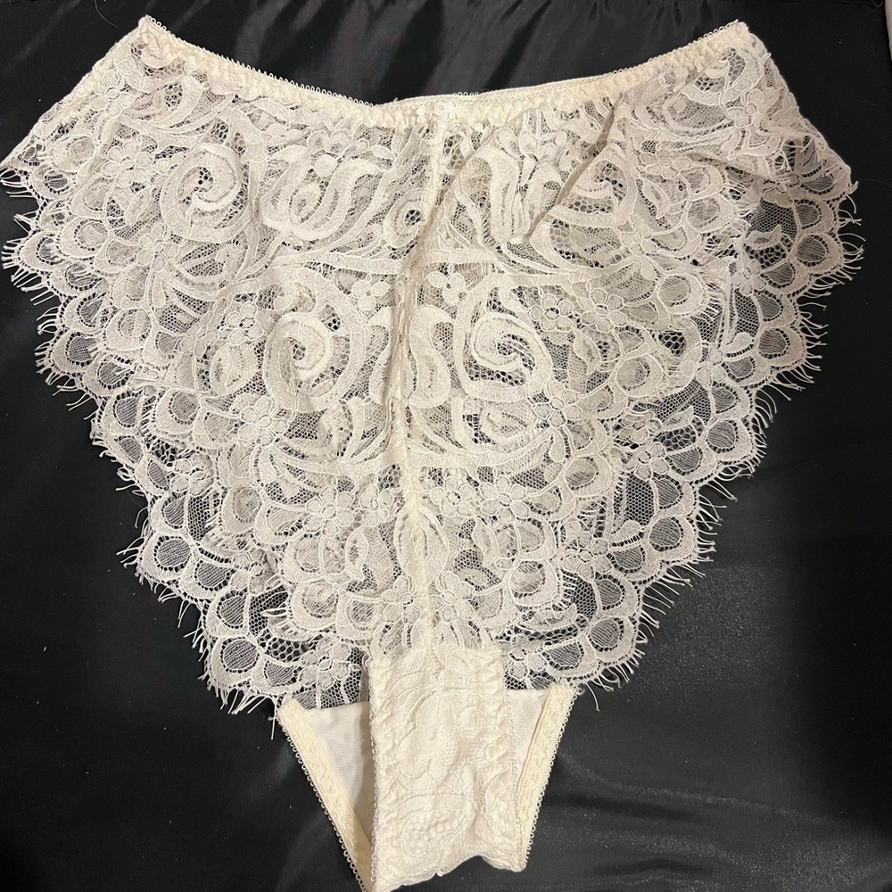 ♥️… Dior lace Vintage Panties white with good elastic waist